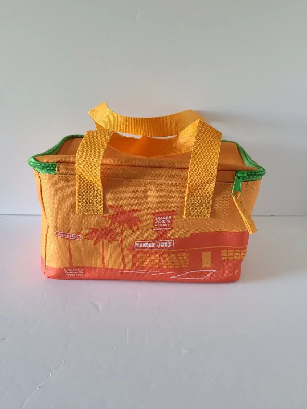 TRADER JOE'S MINI INSULATED TOTE BAG SUMMER FUN COLLECTION- LIMITED EDITION 2026 - Picture 4 of 8